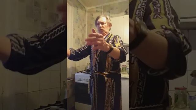 "КУХО́ННЫЙ ДИРИЖЁПЕЛЬ" смотреть онлайн