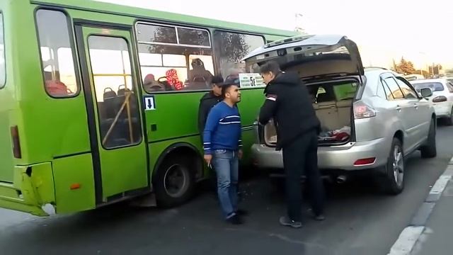 Неадекватный водитель маршрутки смотреть онлайн