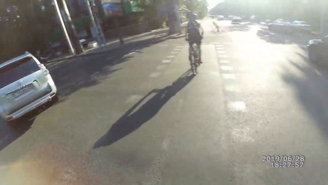 Когда водители начнут уважать велосипедистов на дороге и соблюдать пдд? смотреть онлайн