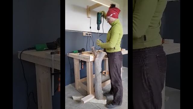 Сверление длинного отверстия в стойке для светильника из дерева смотреть онлайн