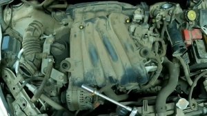 Nissan Tiida - процесс замены свечей зажигания.