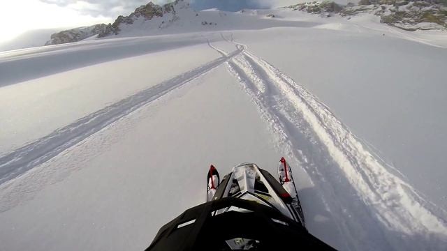 Покатухи на снегоходе Polaris PRO RMK 800 с друзьями плато Лаго-Наки,Адыгея. смотреть онлайн