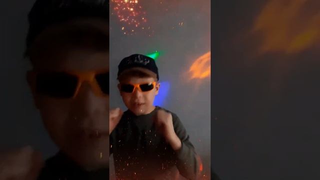 "Dance Monkey" в домашнем исполнении смотреть онлайн