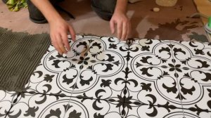 Укладка керамогранита на деревянный пол ванной в каркасном доме по проекту А-фрейм своими руками