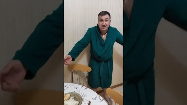 Как заставить мужа доесть остатки из холодильника? смотреть онлайн