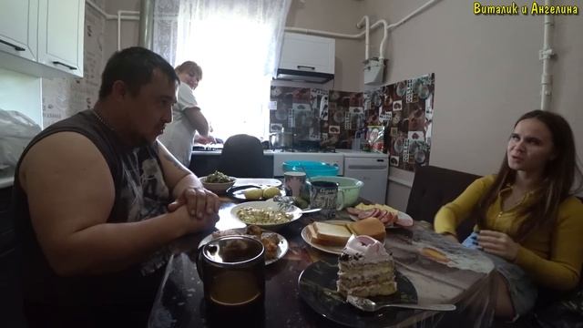 ПОДАРИЛИ ПОДАРОК НА ДЕНЬ РОЖДЕНИЕ / ГОТОВЯТ НА СТОЛ / ЖАРЯТ ШАШЛЫКИ / ОБЗОР ПОКУПОК / AquaGun смотреть онлайн