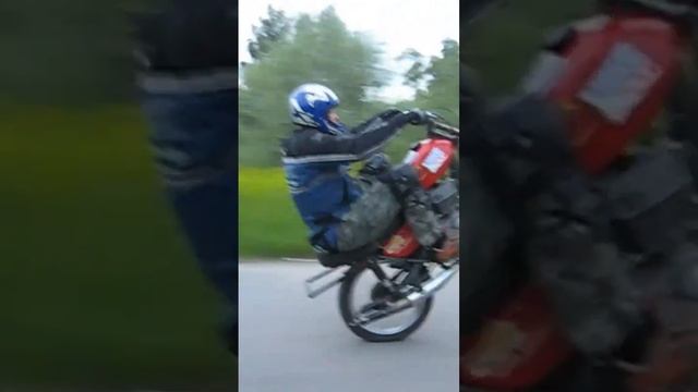 мотоцикл Минск на заднем колесе! смотреть онлайн