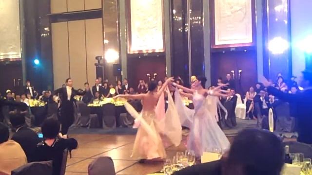 The gold ball - The Blue Danube Waltz смотреть онлайн