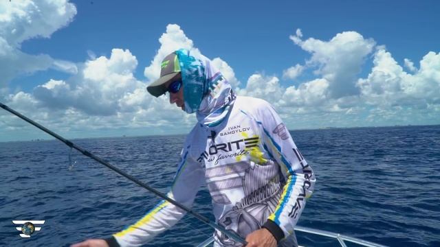 АКУЛЫ НЕ ДАЮТ РЫБАЧИТЬ! Ловля тунца с лодки в США. День 2. Favorite World Fishing. смотреть онлайн