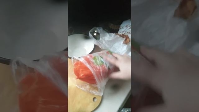 курица с душком!?поменяют ли ?? смотреть онлайн