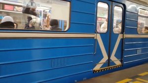 81-717.5 (ЛВЗ/ВМ) № 8920 прибывает на станцию «Уральская» Екатеринбург.