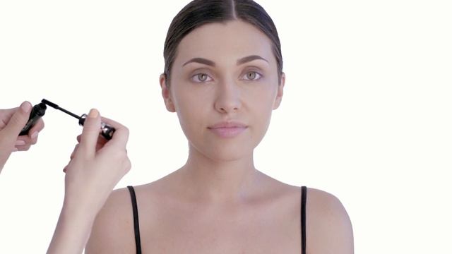 Как наносить: Тушь для придания объема с 3D эффектом смотреть онлайн