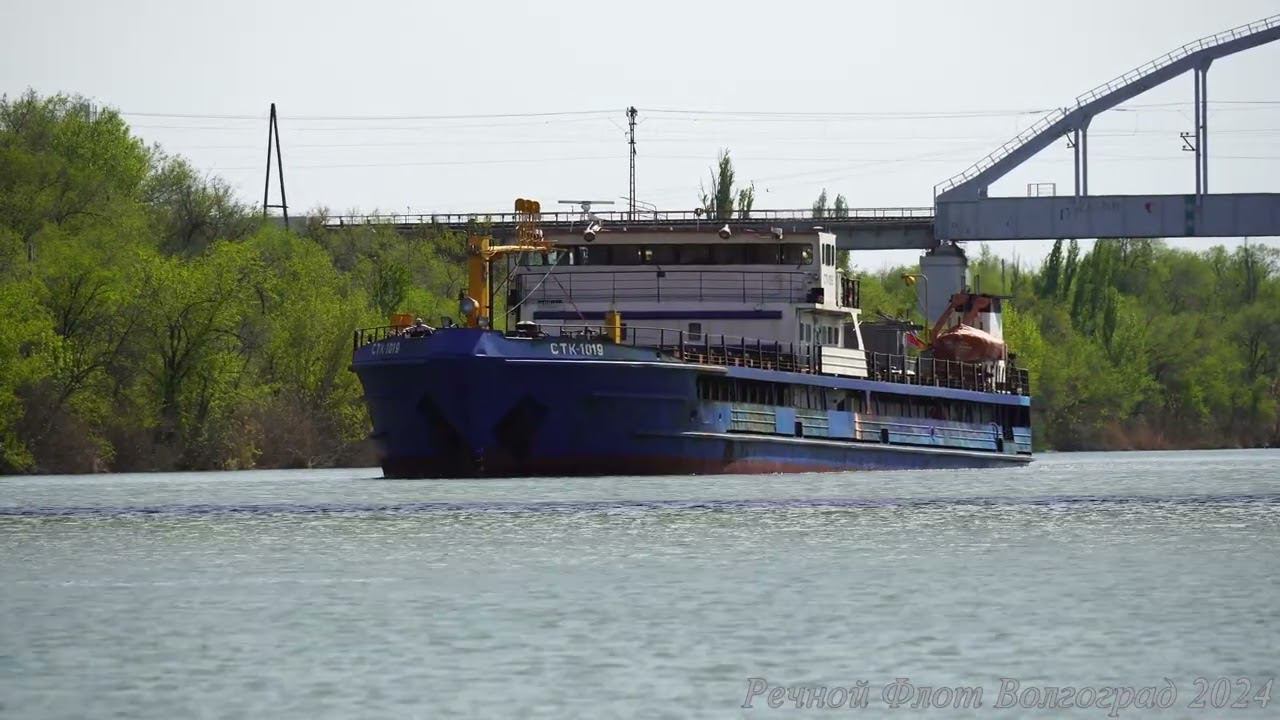 Теплоход СТК 1019 идет по Волго Донскому каналу в сторону Волги в шлюз №1 смотреть онлайн