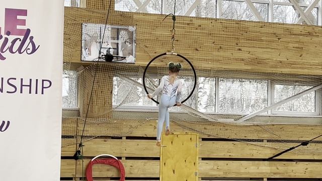 Выступление на соревнованиях по воздушной гимнастике 1 смотреть онлайн