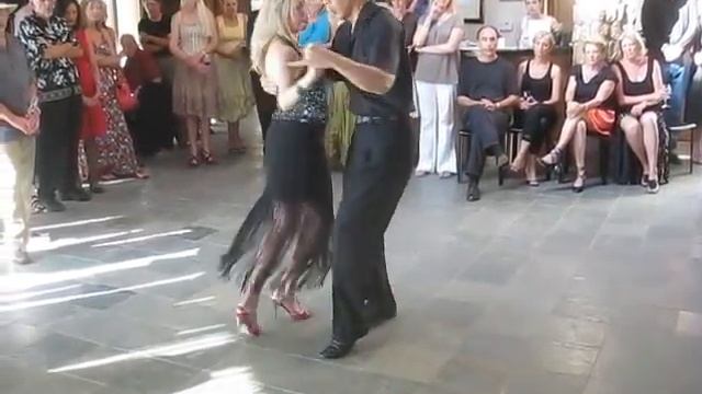 Jonathan and Olivia Perform "Milonga Del Angel" in the Tango Apilado Style of Carlos Gavito 2009 смотреть онлайн