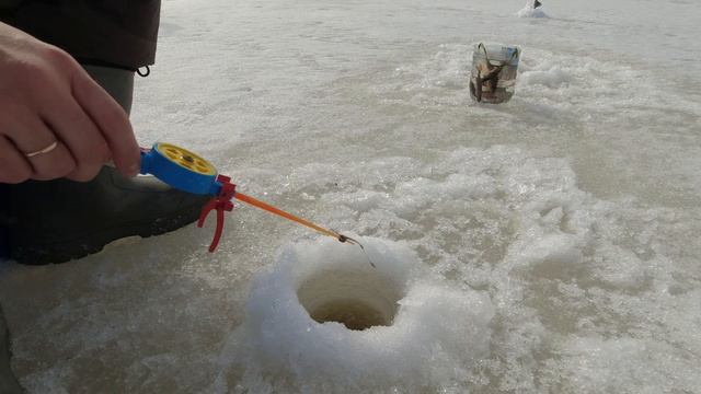 Весенняя рыбалка на озере 2022. Рыбалка для души! Закрываем сезон. смотреть онлайн