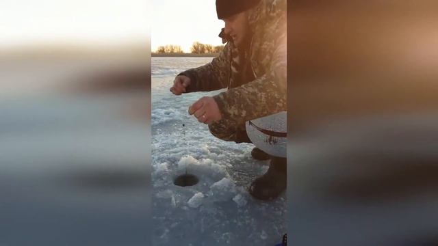 Коровьи разливы, первая Зимняя рыбалка в 2018 году. смотреть онлайн