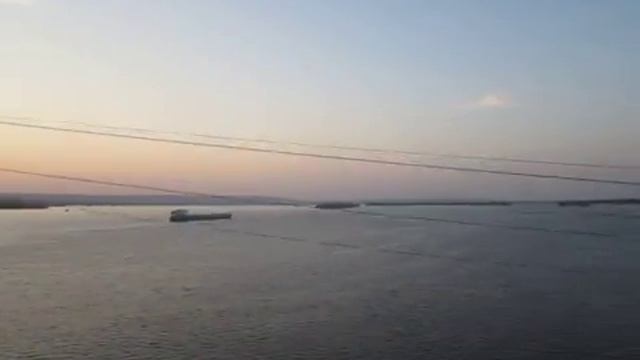 Саратовский мост через Волгу из окна поезда смотреть онлайн