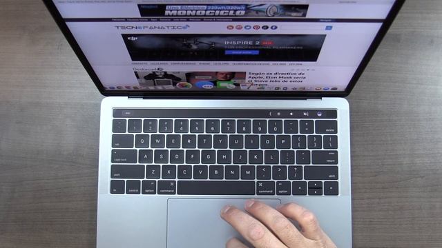 Unboxing MacBook Pro 13