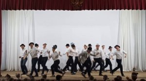 Танец со шляпами.