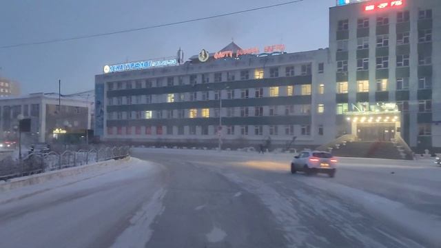 Утренний морозный -31°C Якутск. Ёлки уже ставят. 17 ноября. смотреть онлайн