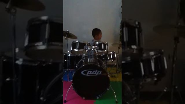 Mackie on drums смотреть онлайн