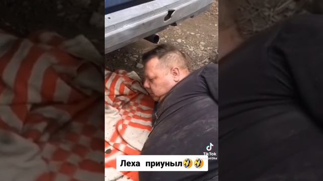 Чет приуныл слесарь 😂 #угар #смех# #приколы #смешные моменты #фрикшоу смотреть онлайн