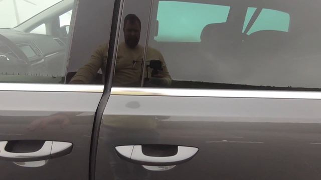 Seat Alhambra, большая и комфортная