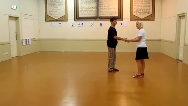 Beginners Swing Dance (Lindy Hop) lesson - 6 count Triple Step variations (14/04/14) смотреть онлайн