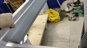 Смотрим правилом стол(станину) на зазоры и «геометрию»  ЗУБР СРЦ-254с 1900 Вт.