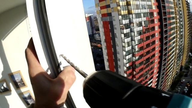 Установка москитной сетки на фасадное остекление. Можно и как АНТИКОШКА. смотреть онлайн