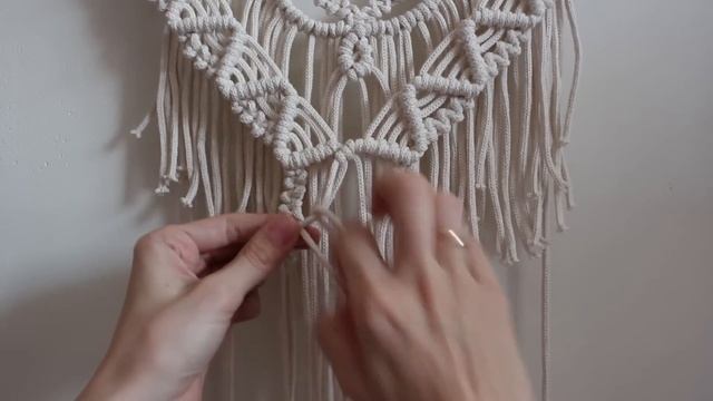 DIY: Macrame Wall Hanging Tutorial / Boho home decor смотреть онлайн