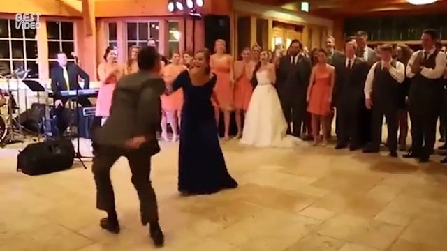 Сын с мамой на свадьбе/ танец года 2017 смотреть онлайн