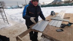 Резать БОЛГАРКОЙ металлический софит НЕЛЬЗЯ! Правильная резка профлиста, профнастила металлочерепиц