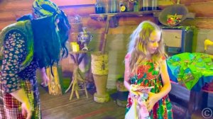 Настя путешествует и знакомиться с культурой России. Истории для детей