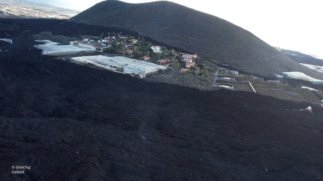 La Palma: All what is left of Todoque. Flyover above Todoque mountain. Drone. 4K 60 fps Dec. 2, 202 смотреть онлайн