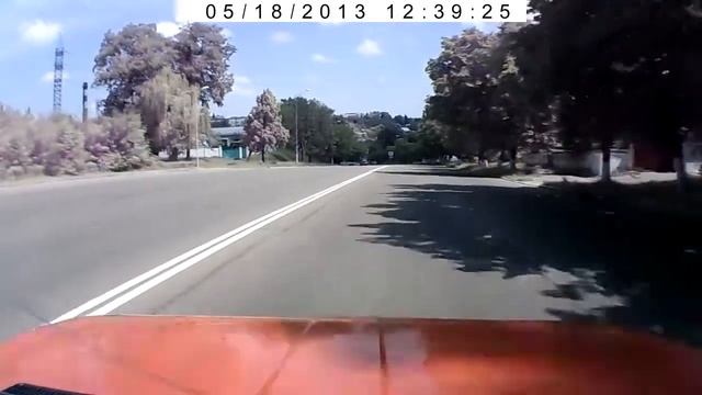 А слабо деревянные колоды на скутере везти?))) смотреть онлайн