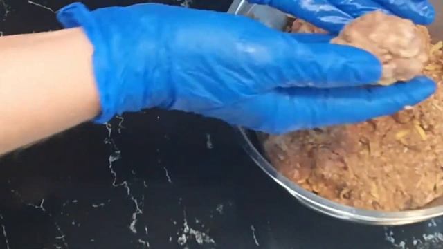 КОТЛЕТЫ  В БАКЛАЖАНАХ