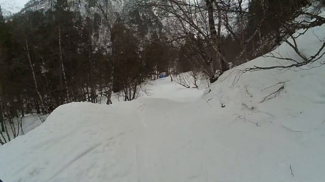 Чегет 16 марта 2019. Спуск по тракторной дороге. смотреть онлайн