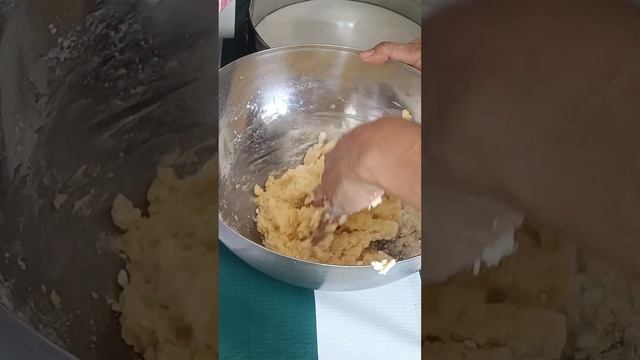 Apple Crumble!! How I make my own version of apple crumble#food #video #apple #applecrumble смотреть онлайн