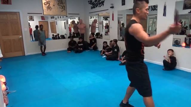 Kung Fu - Sprinting Knife Fight Challenge - $1 Prize смотреть онлайн