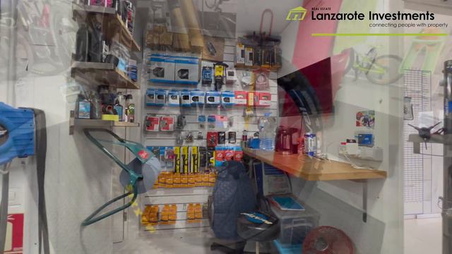 Versatile commercial unit in frontline location in Costa Teguise смотреть онлайн