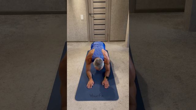 Трицепс лежа