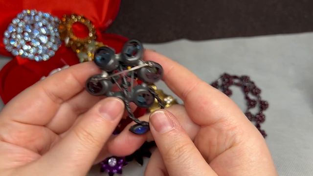 196. ПСИХАНУЛА - 10!!! РОСКОШНЫЙ БЕСПРЕДЕЛ К 8 МАРТА! Распаковка винтажных украшений смотреть онлайн