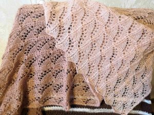 Палантин спицами. Ажурный узор. Схема + МК узора.