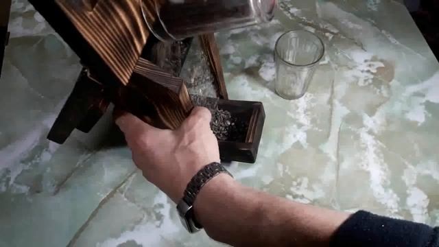 Поможем птицам вместе//кормушка бункерная своими руками//Feeder with your own hands смотреть онлайн