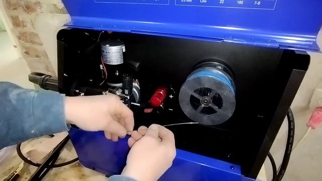 Полуавтомат Аврора. Пробую сварку без газа. смотреть онлайн