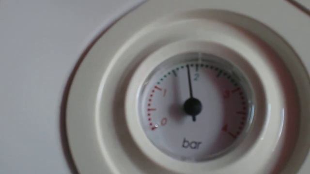 ГАЗОВЫЙ КОТЁЛ.КАК ПОДНЯТЬ ДАВЛЕНИЕ ВОДЫ. ARISTON
