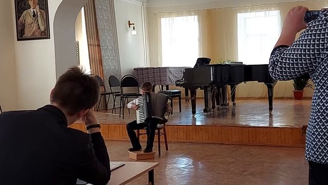 В.Фоменко. Неторопливый вальс. Аккордеон. Исполняет Яковлев Арсений. @user-wh1pn5xt9m смотреть онлайн