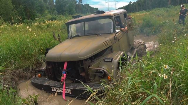 ЗИЛ 131 Грузовик на арочных колёсах против Биг фут УАЗ Ермак Где предел? смотреть онлайн